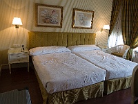 Madrid 2012 -34  Hier kann man sich gut erholen: Hotel Atlantico in der Gran Vía. Unser Zimmer lag im 8. Stock. : Madrid