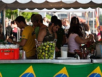 022  Der brasilianische Stand. : 2008, Düsseldorf, Feiern, Juni, Menschen, Mittsommernacht