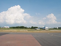 024  Man kann die Insel aber auch per Flugzeug erreichen. 2004 sind wir ab Bremerhafen geflogen. : 2004, CRW, Helgoland, Helgoland 2004, Wolken
