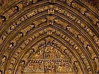 031  Das gotische Portal der Kirche Santa Maria de los Reyes.