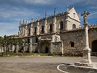 050  Diese recht unscheinbare Kirche ist die Cartuja de Miraflores, ein Kloster und die Grablege von Juan II und Isabel la Cathólica.